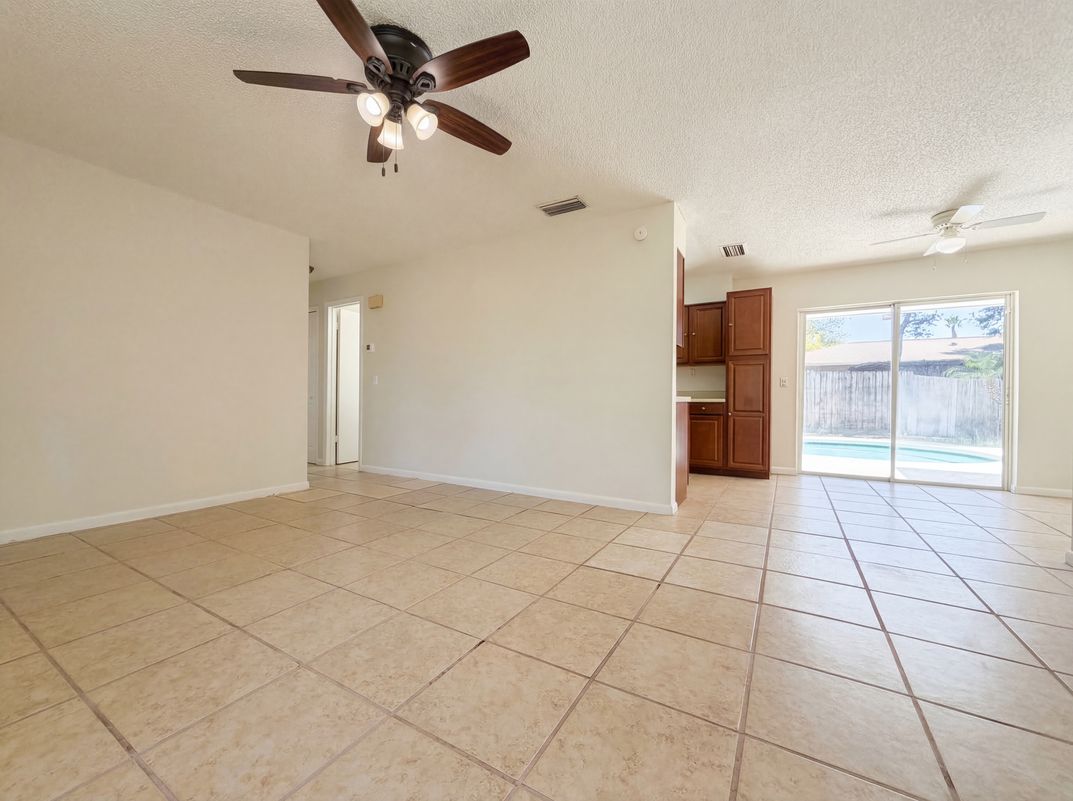 Photo 7 of 24 of 909 Winchester Ct, Brandon, FL