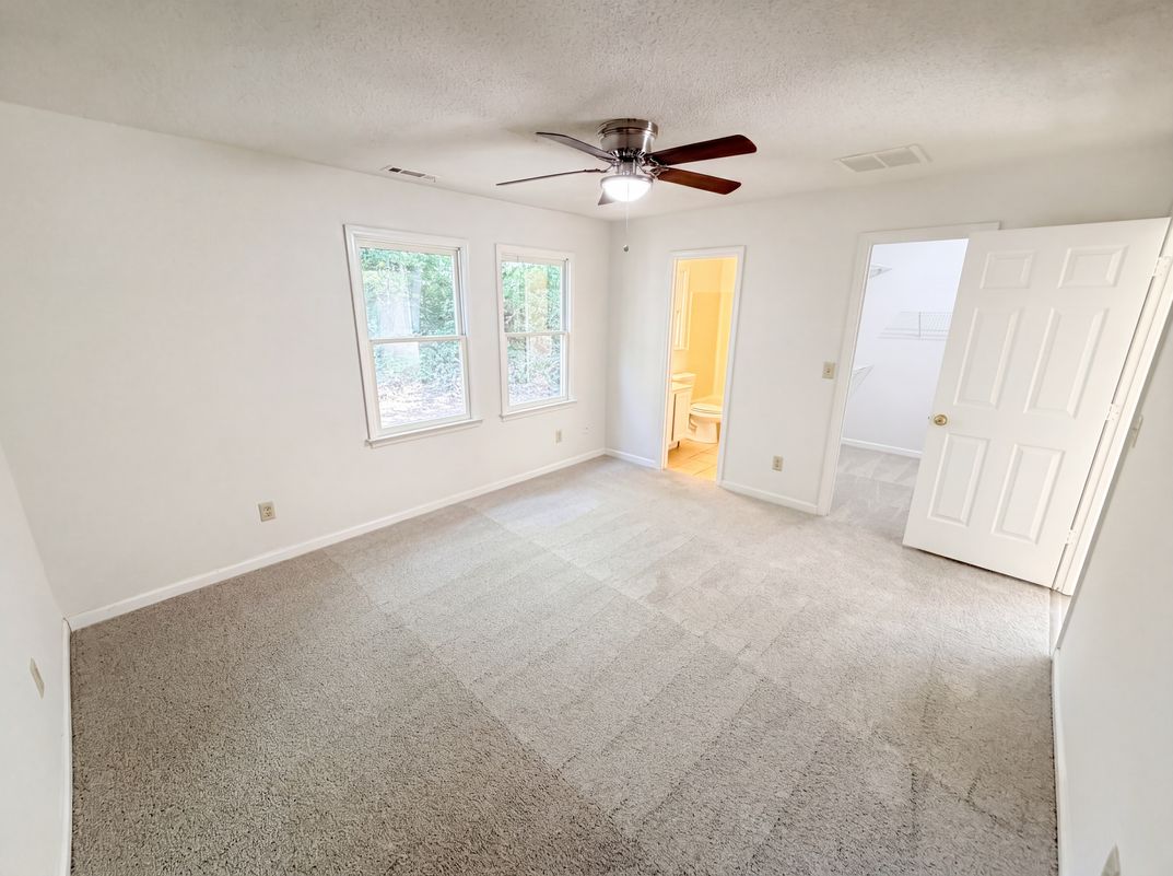 Photo 4 of 26 of 1150 Magnolia Way SE, Smyrna, GA