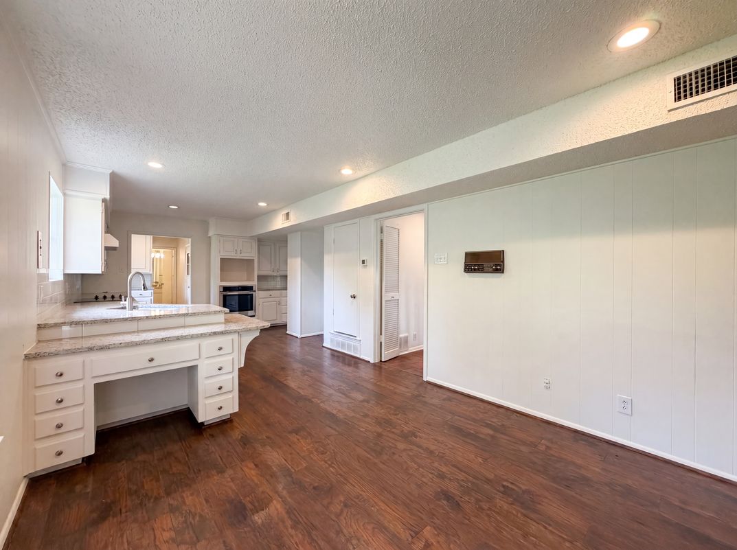 Photo 9 of 23 of 4612 Kenway Ct, Fort Worth, TX