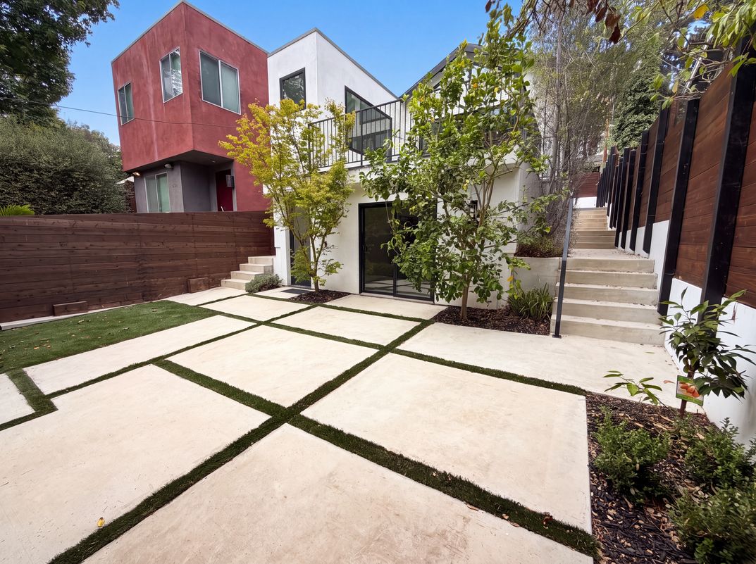 Photo 5 of 30 of 8723 Lookout Mountain Ave, Los Angeles, CA