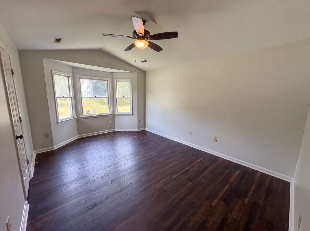 Photo 4 of 27 of 6401 Forest Grove Dr, Fredericksburg, VA