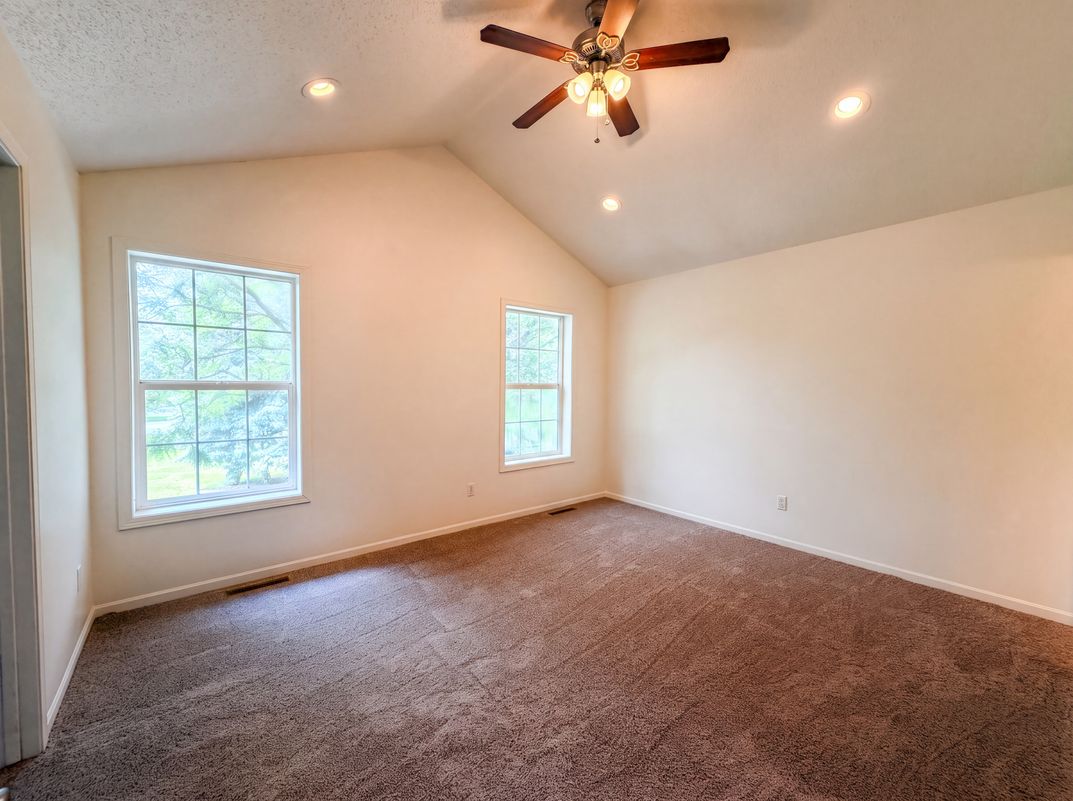 Photo 10 of 20 of 7476 Hampton Ln, Shakopee, MN