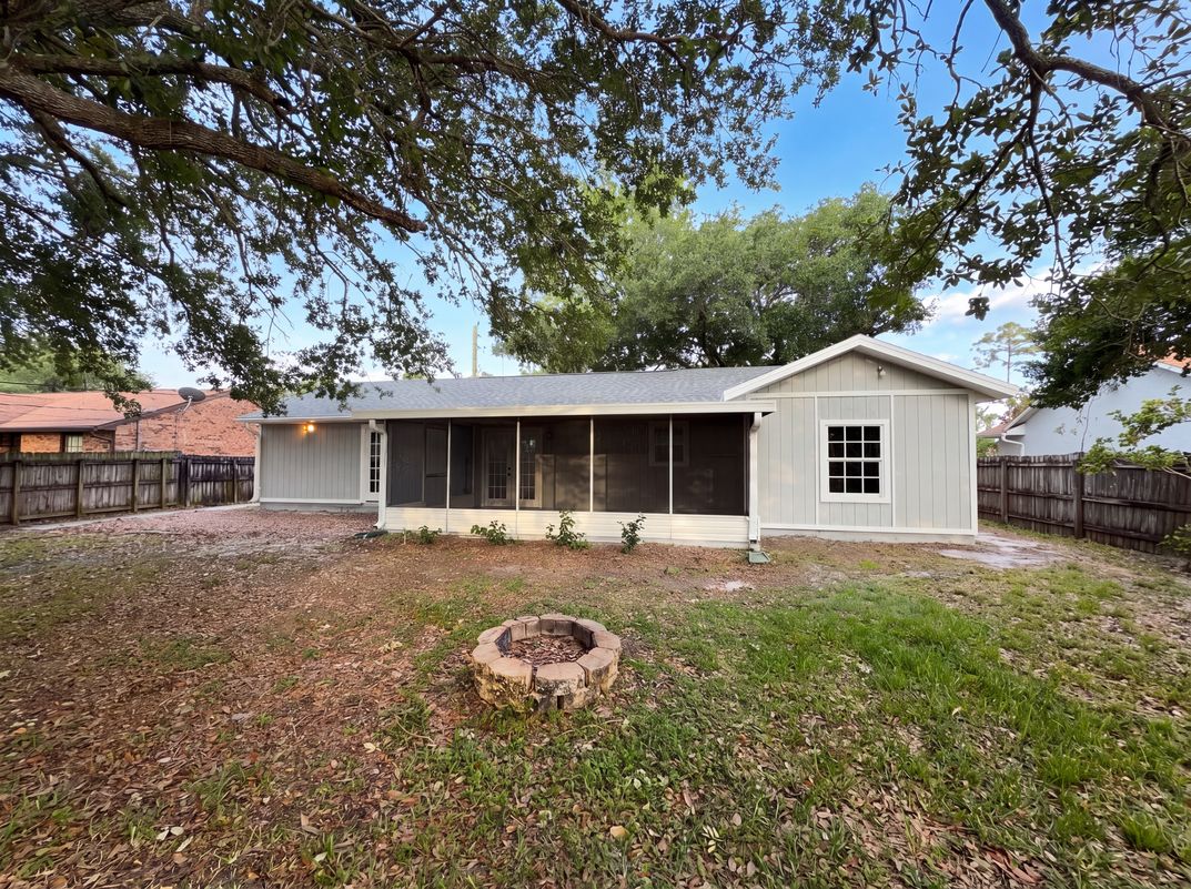 Photo 5 of 24 of 967 Lamplighter Dr NW, Palm Bay, FL
