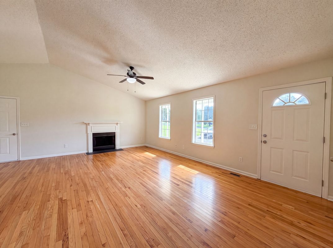 Photo 18 of 22 of 1112 Claire Dr, Spring Hill, TN
