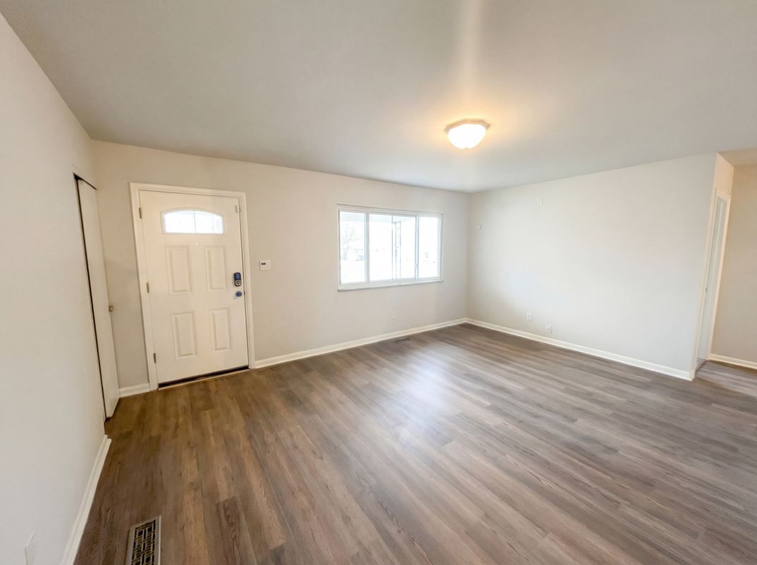 Photo 3 of 18 of 3011 Cameron St, Indianapolis, IN