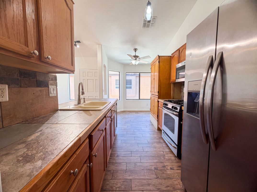 Property photo 2 of 1321 W Matthews Dr