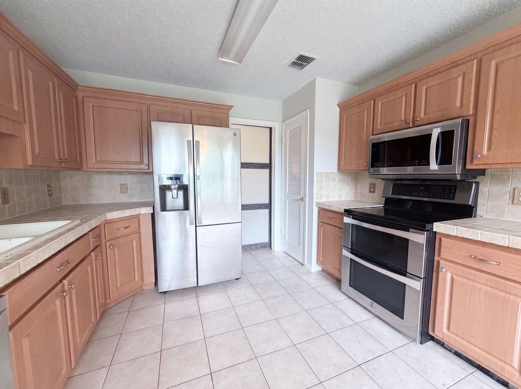 Photo 2 of 17 of 2441 Longwood St, Orange Park, FL