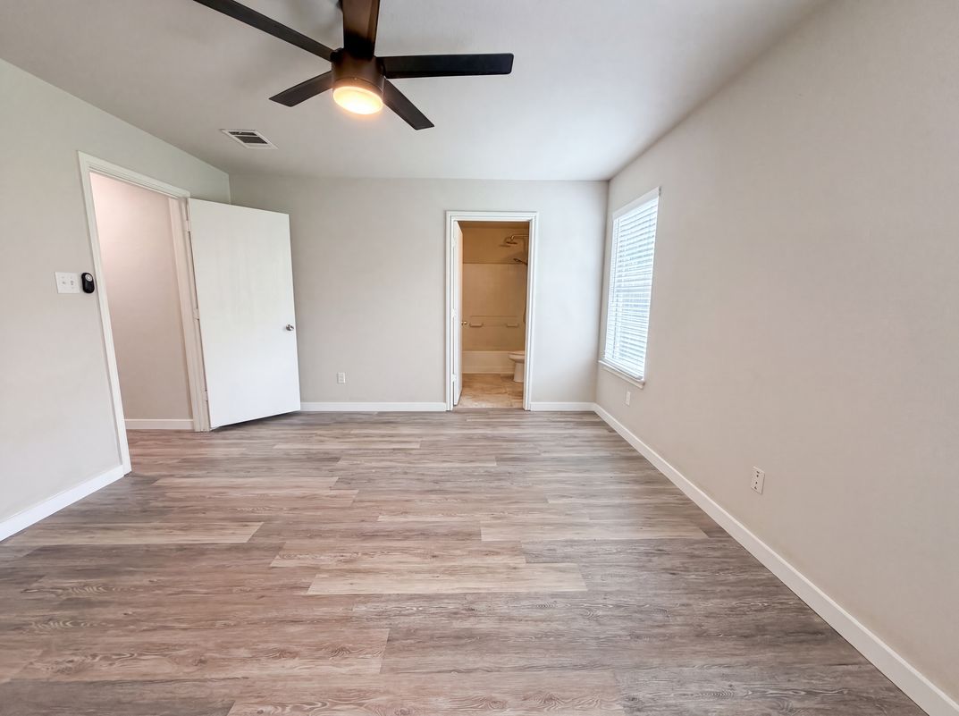 Photo 4 of 16 of 1076 Shadow Creek Blvd, Buda, TX
