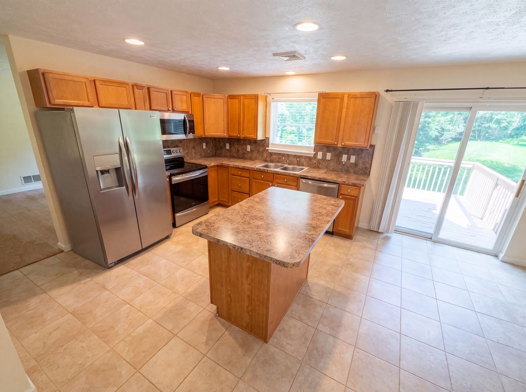 Photo 6 of 34 of 814 Clearview Dr, Long Pond, PA