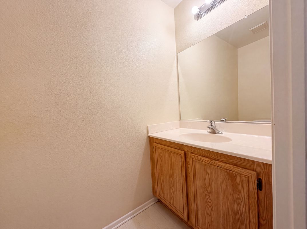 Photo 10 of 27 of 18792 Dogwood Ct, Adelanto, CA