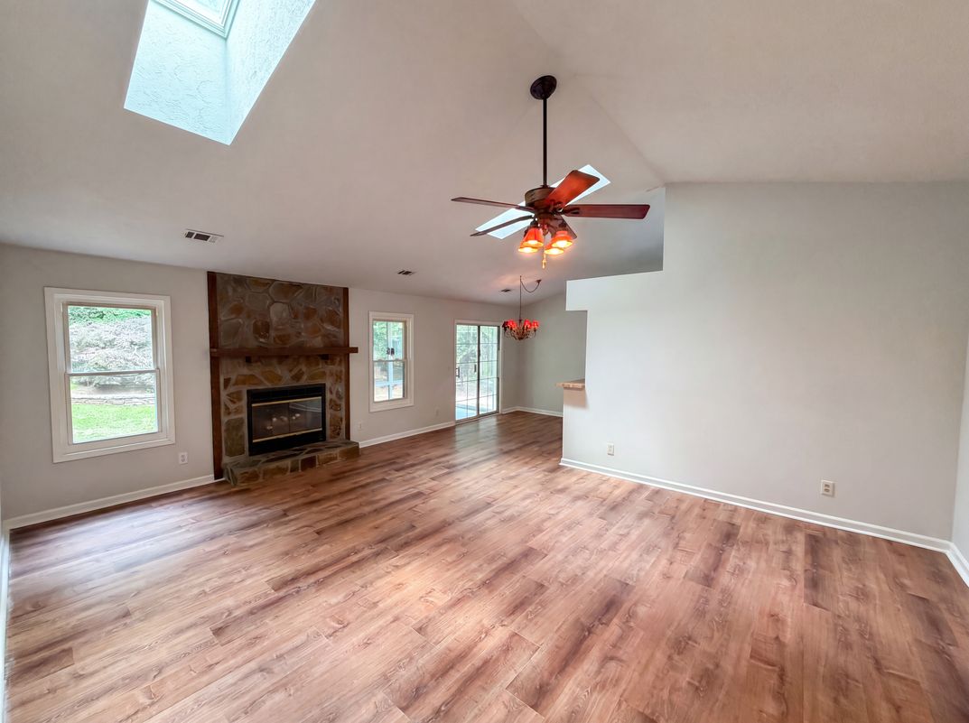 Photo 3 of 20 of 158 Colemans Bluff Dr, Woodstock, GA