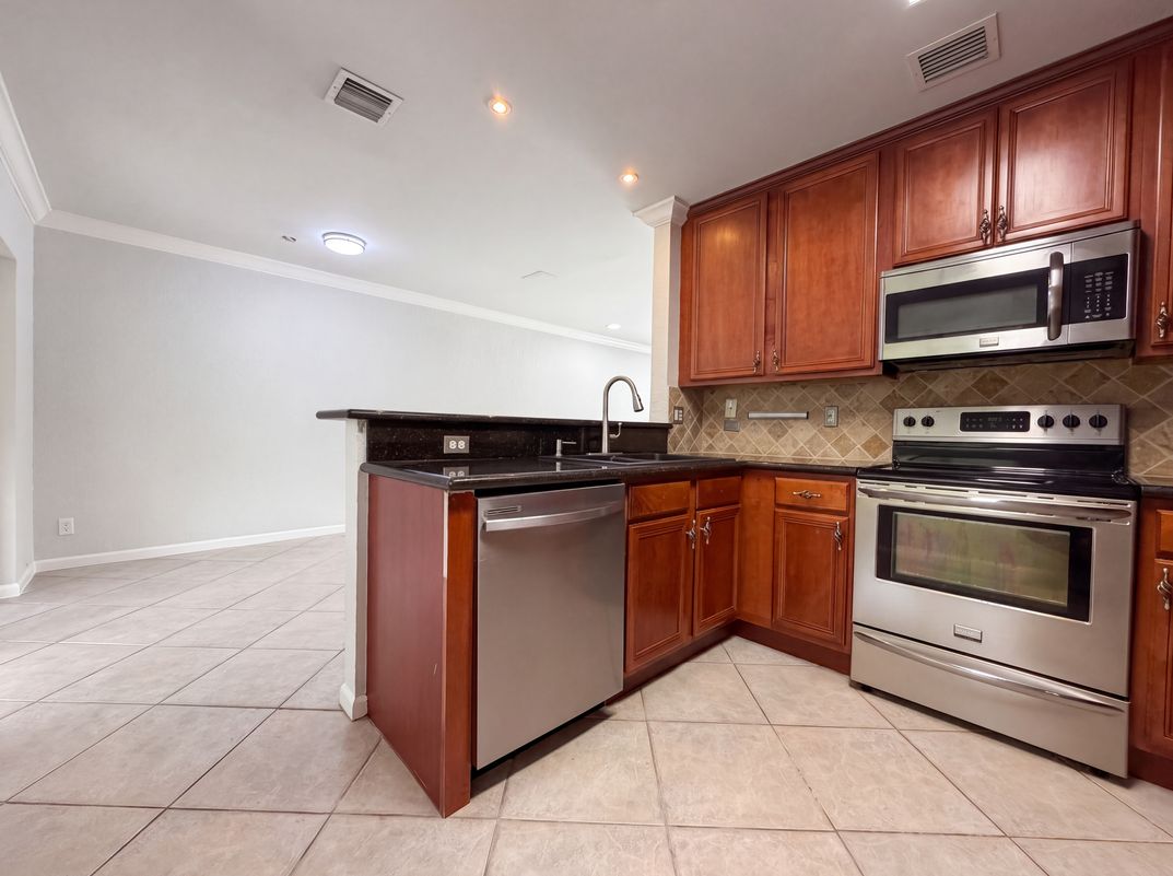 Photo 7 of 24 of 1480 SW 47th Ave, Deerfield Beach, FL