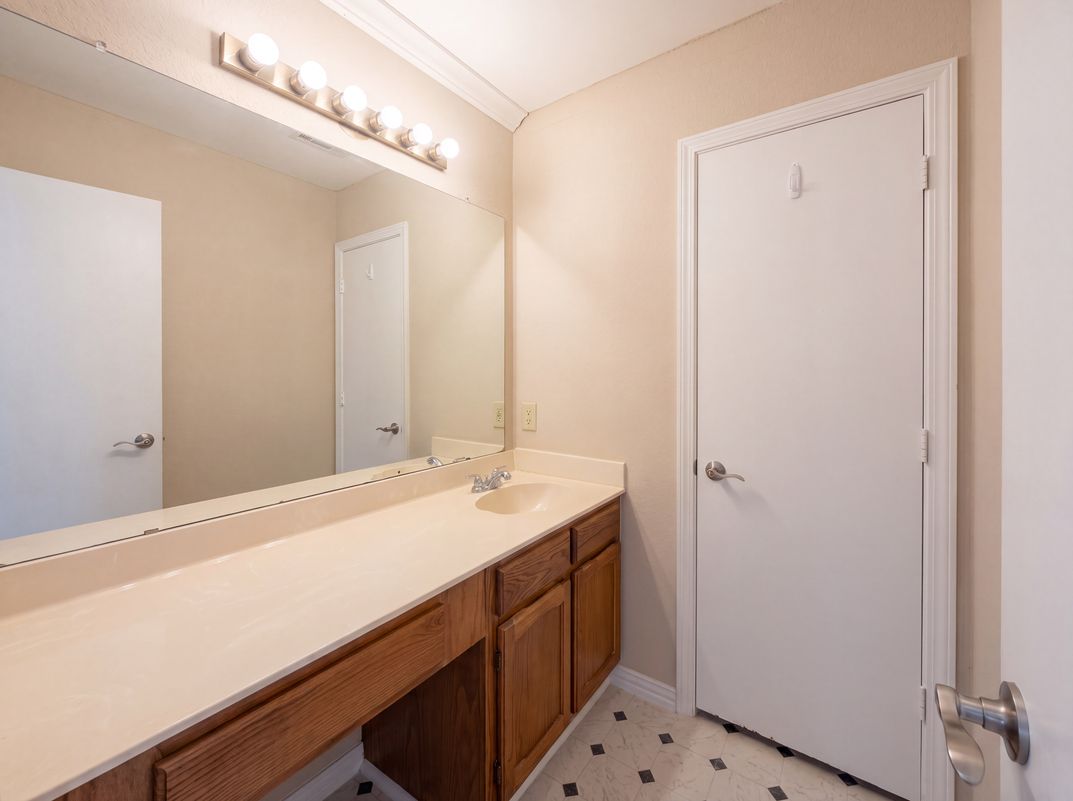 Photo 11 of 15 of 2739 April Hill Ln, Dallas, TX