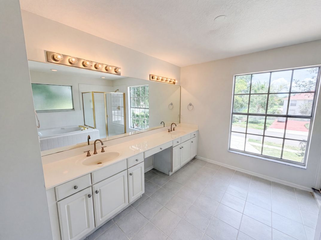 Photo 33 of 43 of 2270 Blossomwood Dr, Oviedo, FL