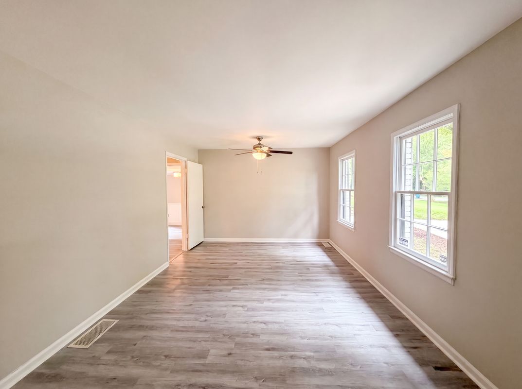 Property photo 3 of 141 Greenbriar Dr