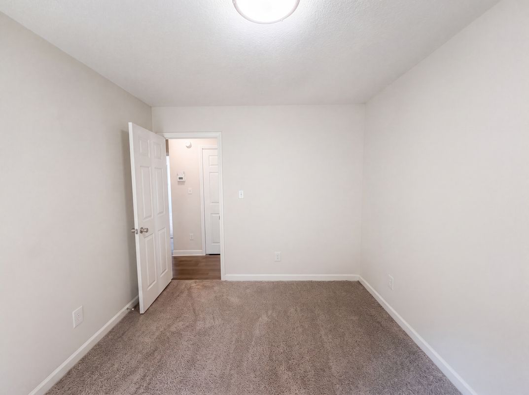 Photo 9 of 17 of 2110 Carlisle Way, High Point, NC