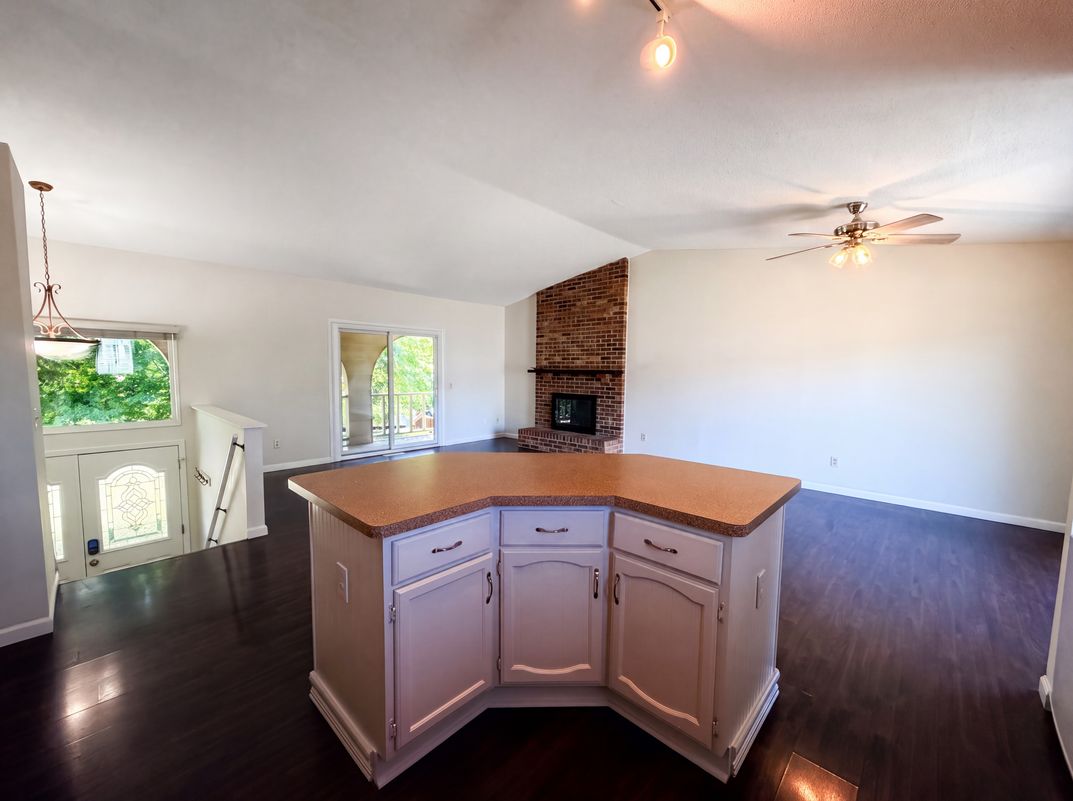 Photo 6 of 24 of 13802 Holyoke Path, Apple Valley, MN