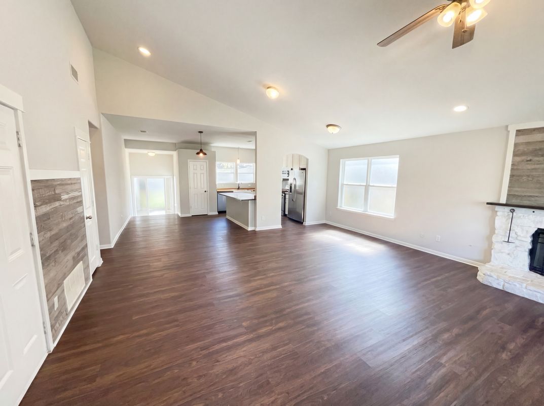 Photo 7 of 18 of 1516 Gatlinburg Dr, Pflugerville, TX