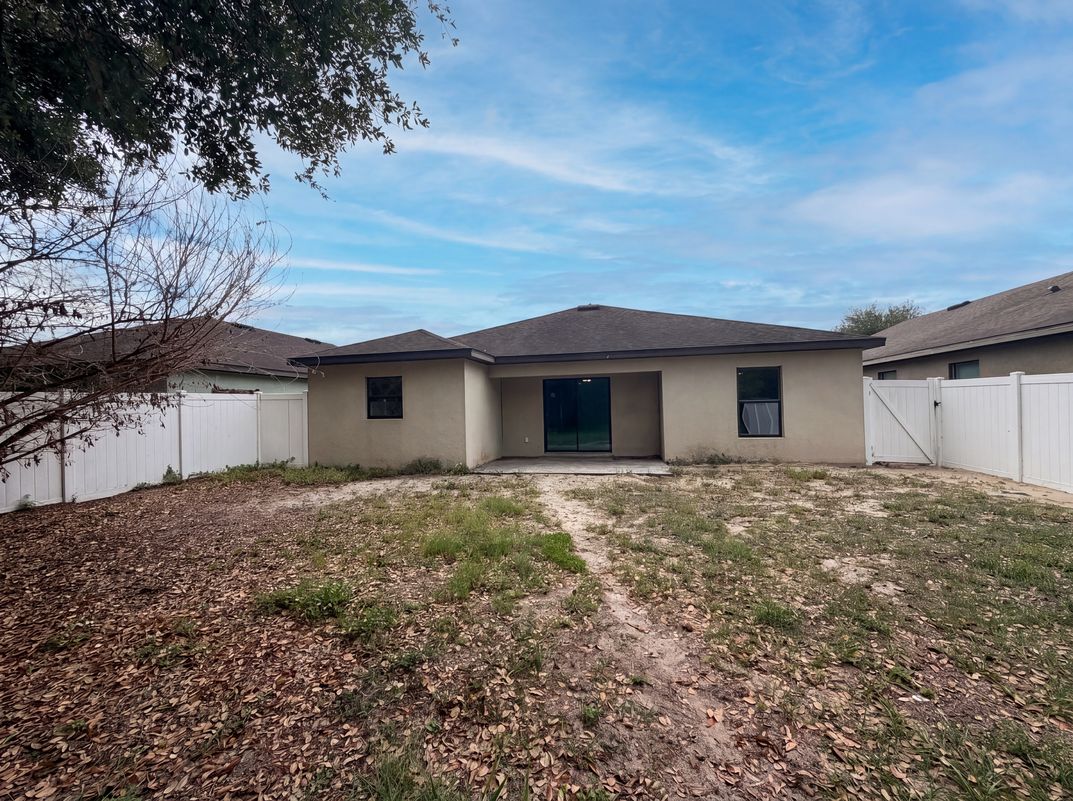 Photo 5 of 21 of 2440 Bracknell Forest Trl, Tavares, FL