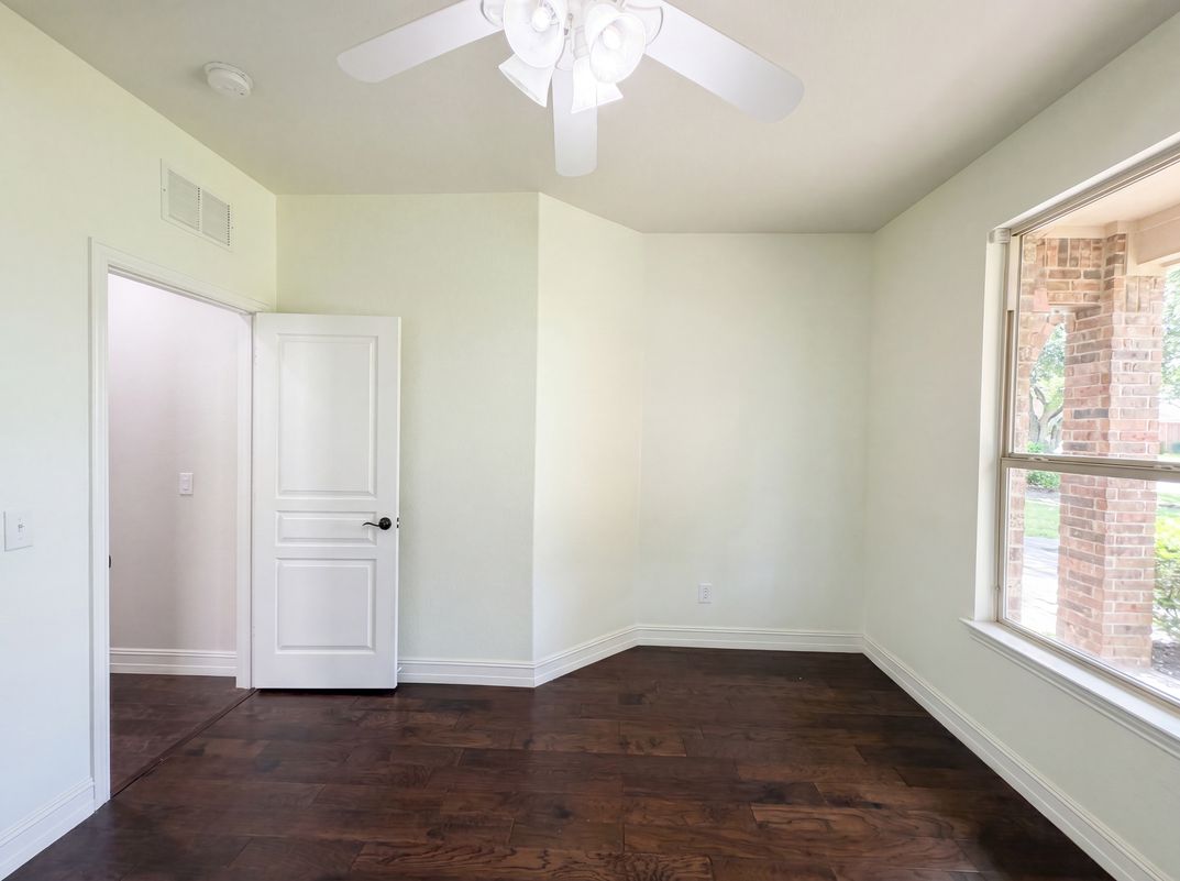Photo 9 of 17 of 4416 Berry Ridge Ln, Frisco, TX