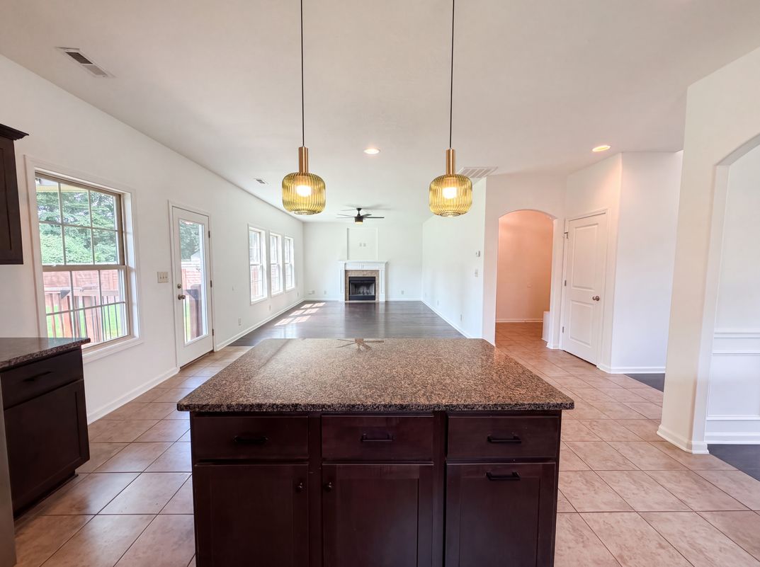 Photo 9 of 44 of 791 W Glenview Dr, Lenoir City, TN