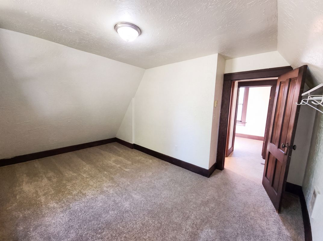 Photo 16 of 29 of 1011 Almaden St, Eugene, OR
