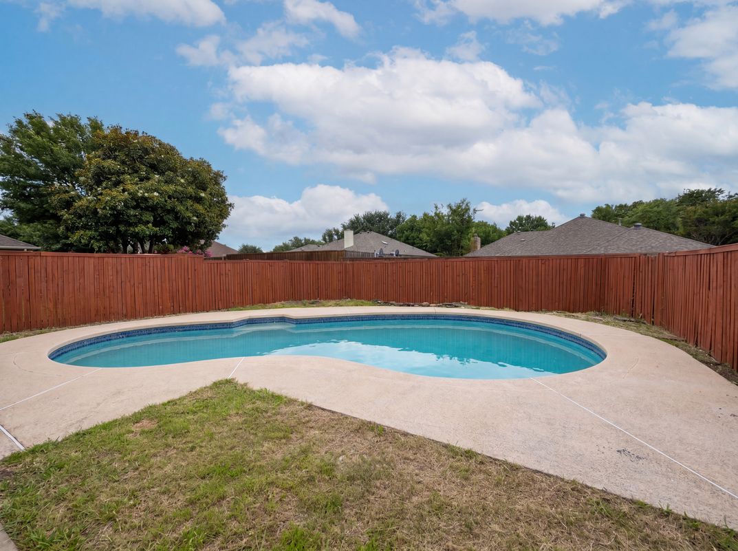 Photo 15 of 17 of 1604 Danube Ln, Plano, TX