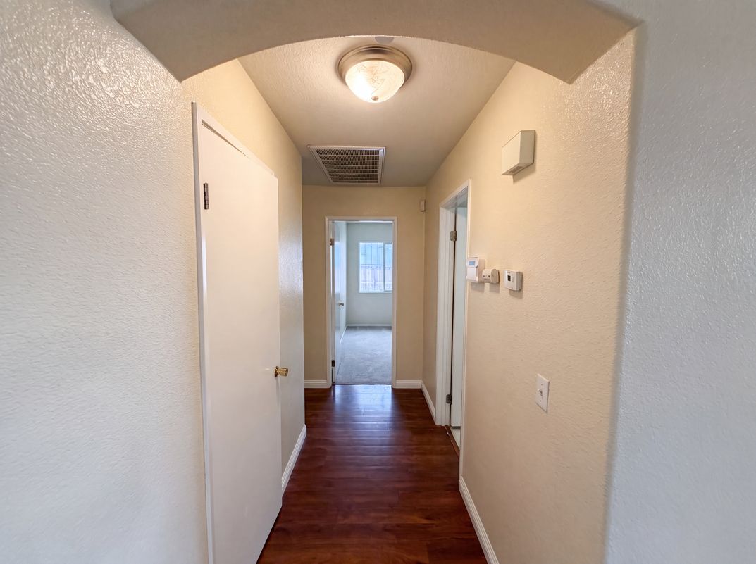 Photo 8 of 27 of 18792 Dogwood Ct, Adelanto, CA