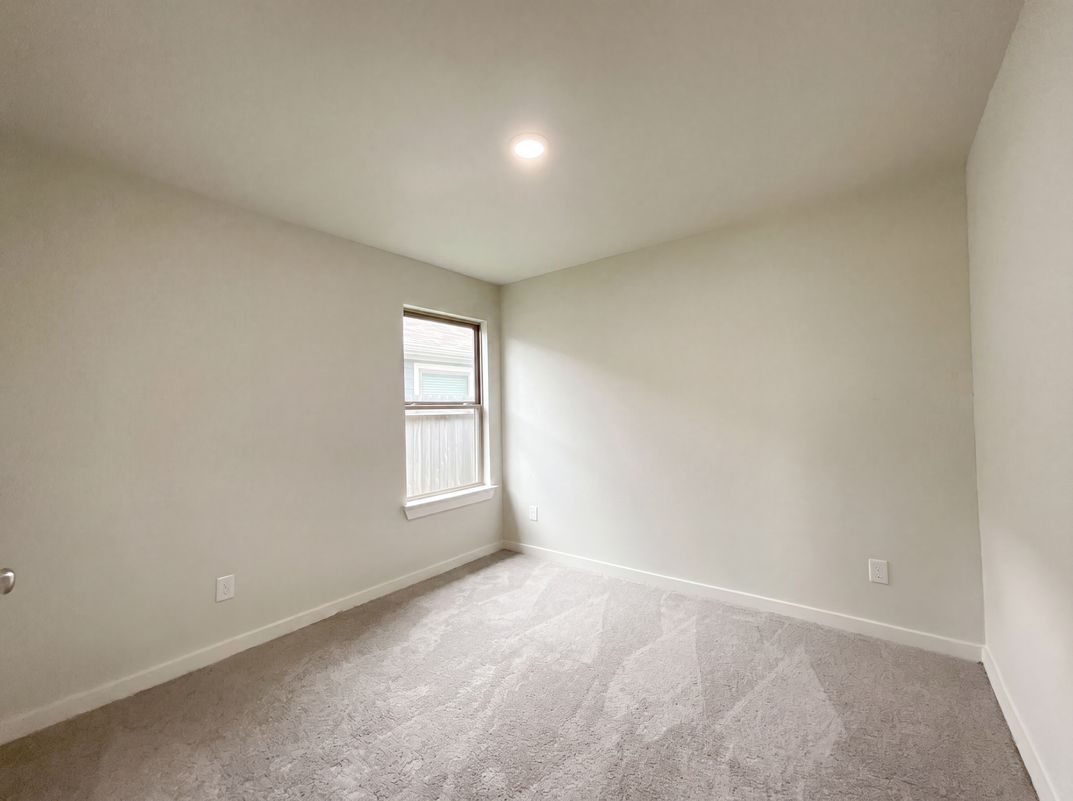 Photo 13 of 17 of 823 Deerhurst Ln, Magnolia, TX