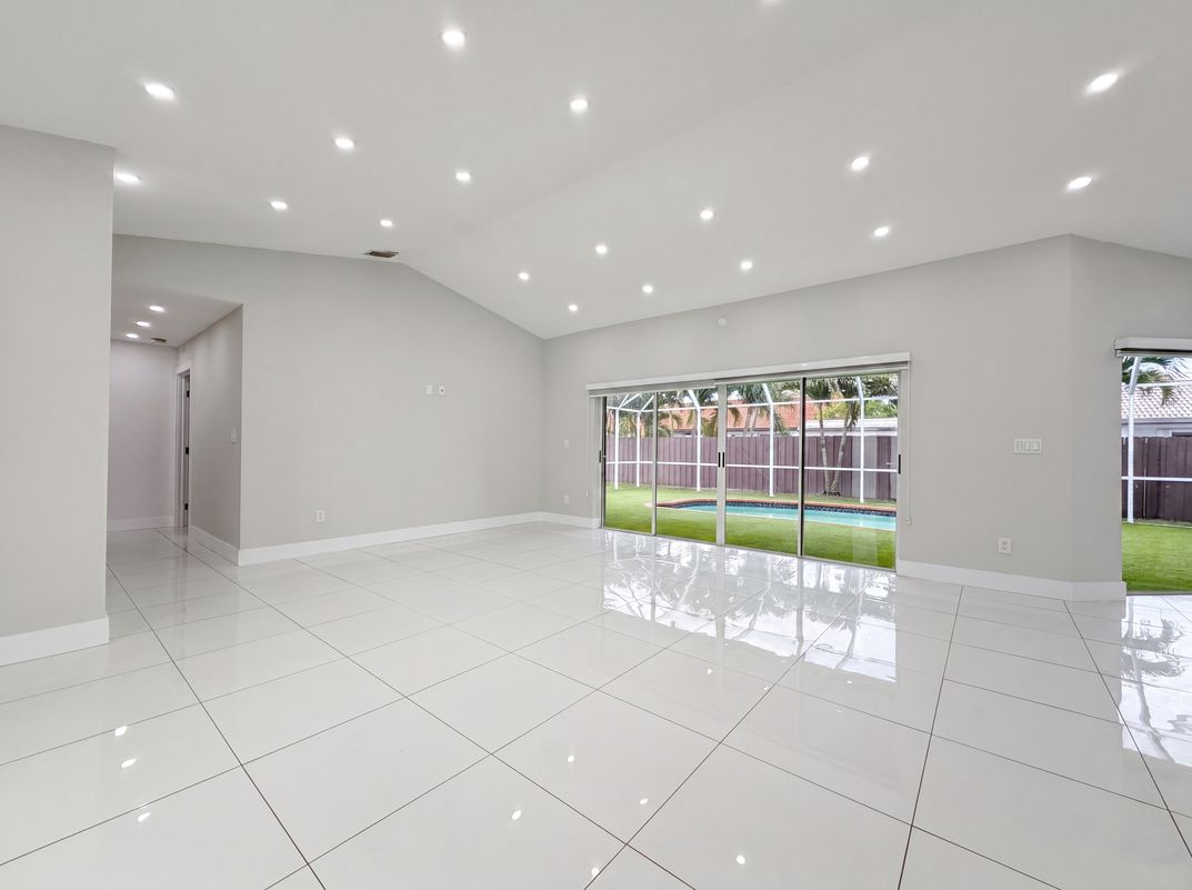 Photo 3 of 25 of 16571 SW 145th Ave, Miami, FL