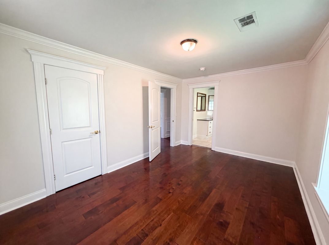 Photo 4 of 20 of 829 W 2nd North St, Summerville, SC