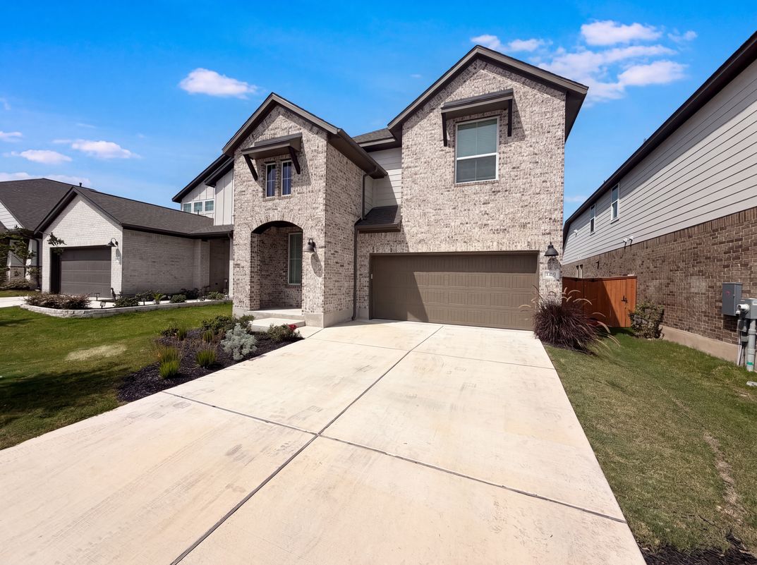 Photo 16 of 19 of 125 High Valley Dr, Liberty Hill, TX