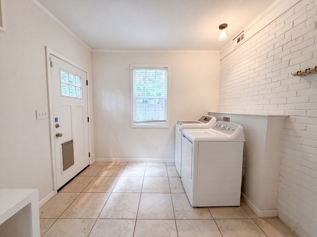 Photo 15 of 21 of 1773 Sylvan Rd SW, Atlanta, GA