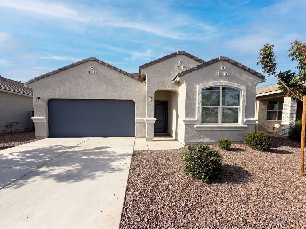 Property photo 1 of 18616 W Desert Hollow Dr