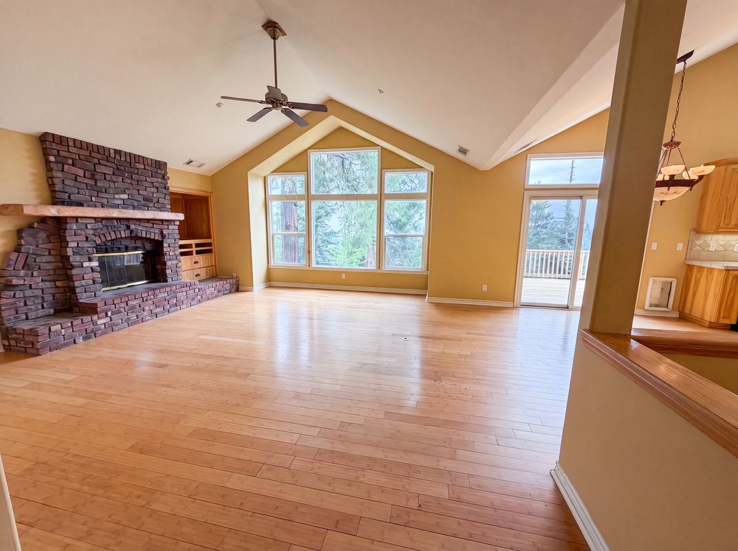 Photo 3 of 24 of 295 Fairway Dr, Lake Arrowhead, CA