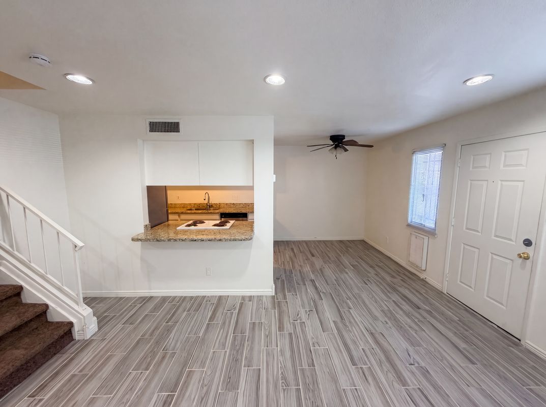 Photo 3 of 17 of 8446 N 34th Dr, Phoenix, AZ