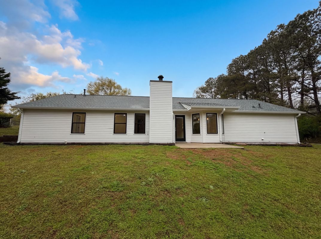 Photo 5 of 19 of 4241 Grady Smith Rd, Loganville, GA