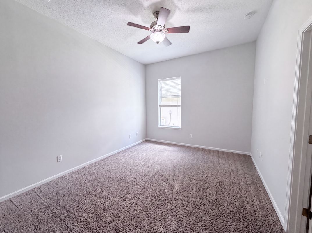 Photo 11 of 21 of 845 Songbird Dr, Orange Park, FL