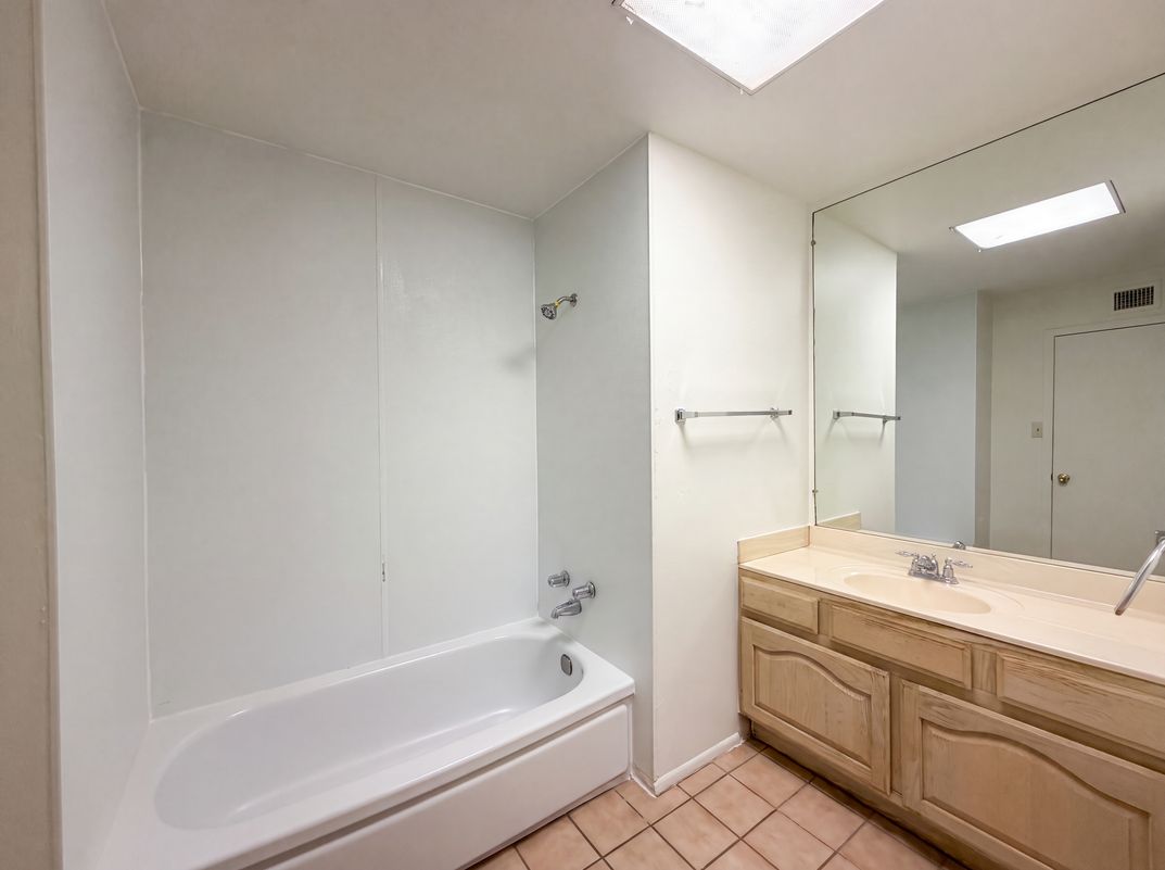 Photo 13 of 21 of 3115 N 53rd Dr, Phoenix, AZ