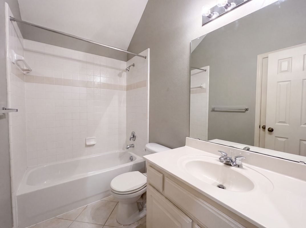 Photo 16 of 20 of 2601 Whispering Trl, Little Elm, TX