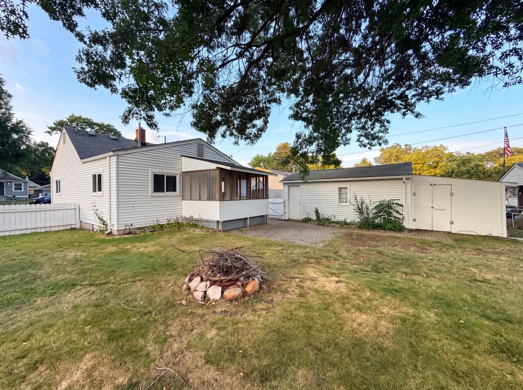 Photo 5 of 16 of 35115 University St, Westland, MI