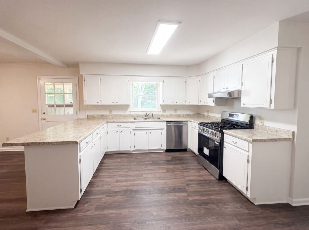 Photo 7 of 32 of 604 Meadowbrook Dr, Spartanburg, SC