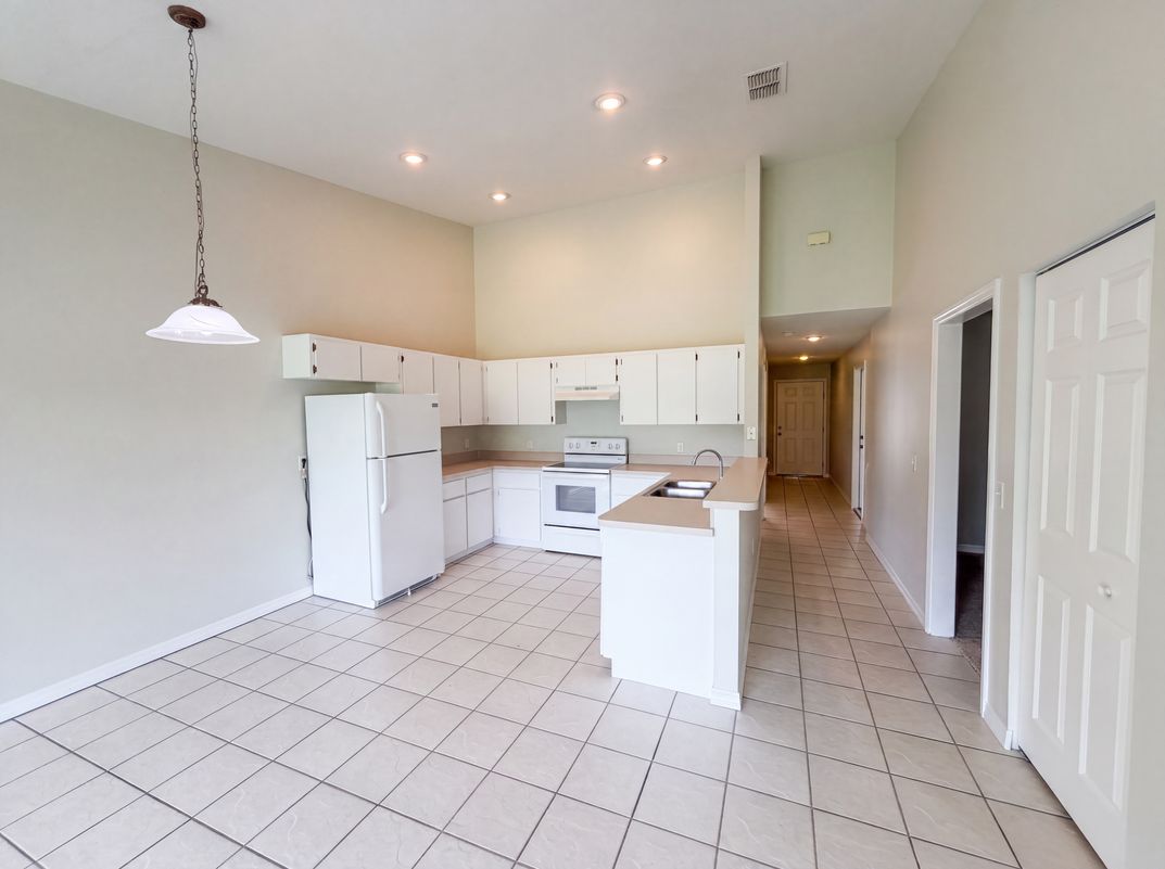 Photo 6 of 27 of 37209 Grassy Hill Ln, Dade City, FL