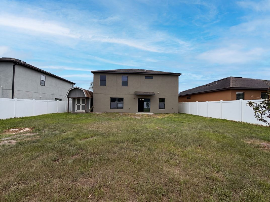 Photo 5 of 29 of 14207 Alistar Manor Dr, Wimauma, FL