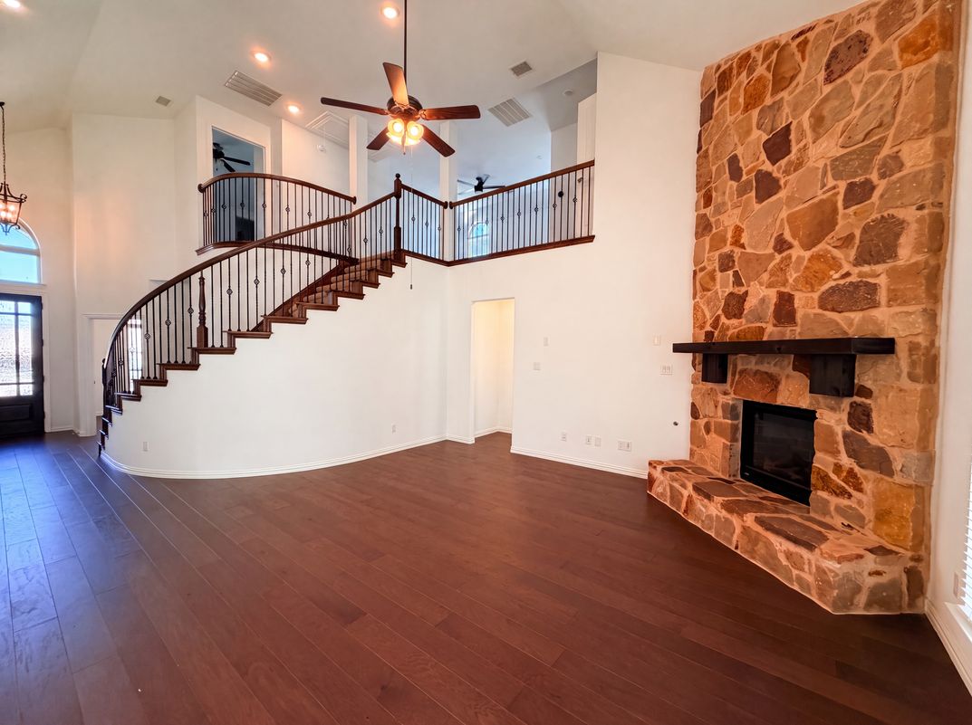Photo 13 of 34 of 4305 Curlew Ln, Garland, TX