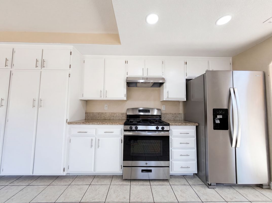 Photo 9 of 28 of 5545 W Avenue L6, Lancaster, CA