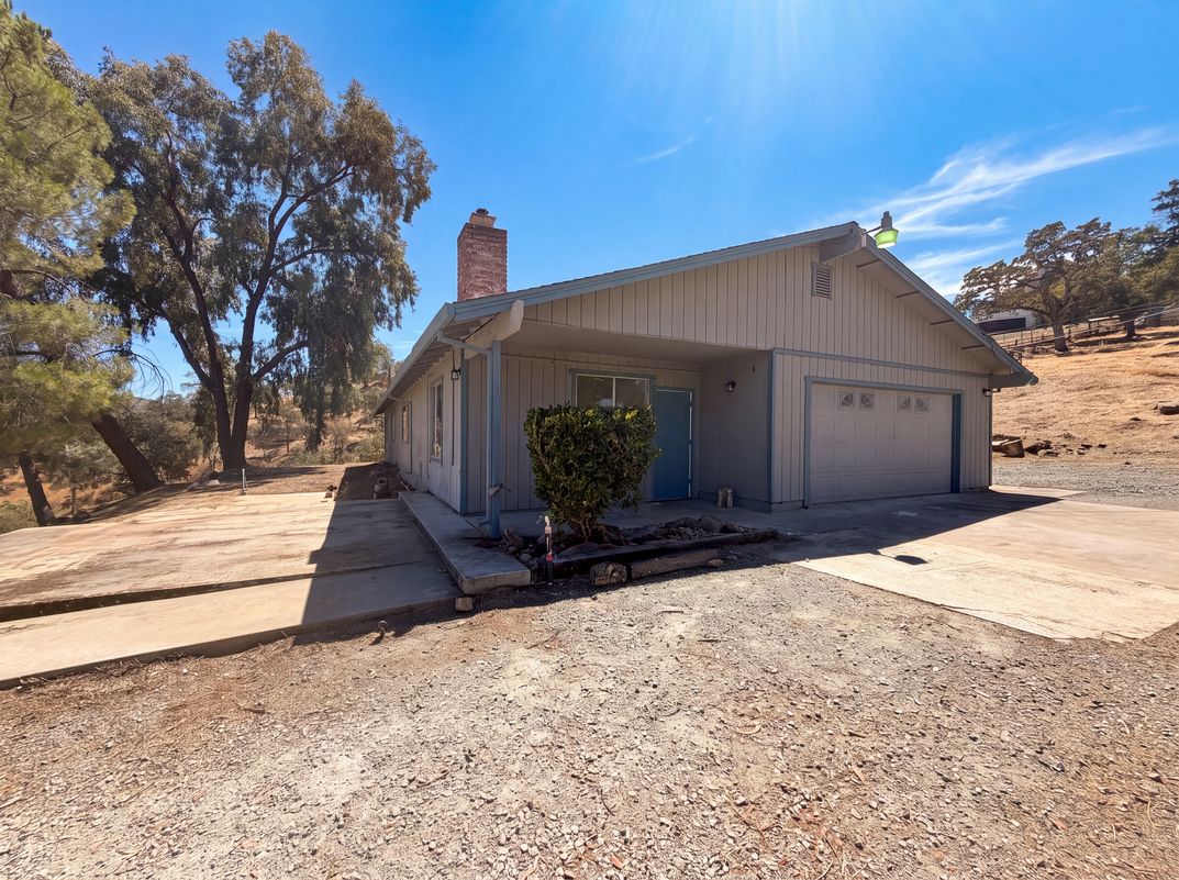 Photo 26 of 29 of 6041 Thornicroft Dr, Valley Springs, CA