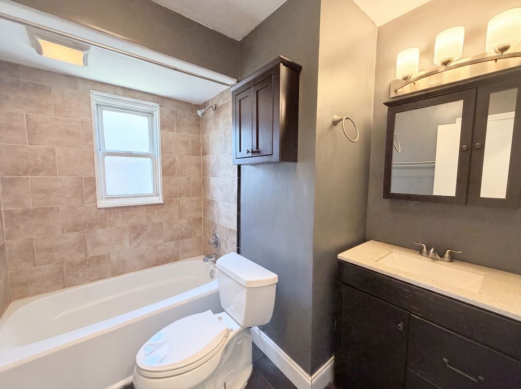 Photo 17 of 25 of 5476 Edalbert Dr, Cincinnati, OH