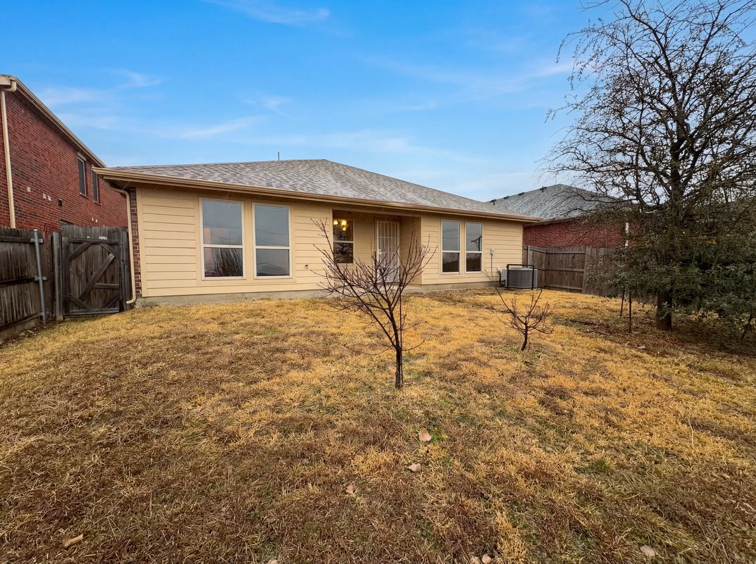 Photo 5 of 24 of 2553 Cumberland Trl, Balch Springs, TX