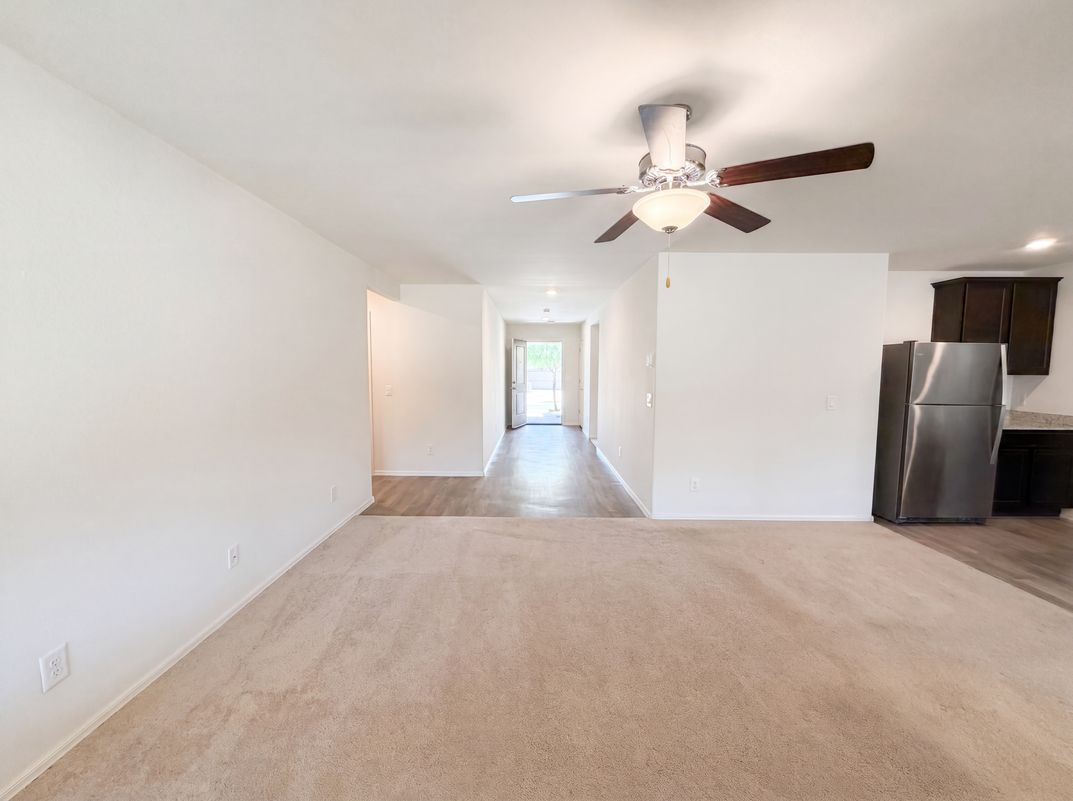Property photo 3 of 482 W Whitetail Dr